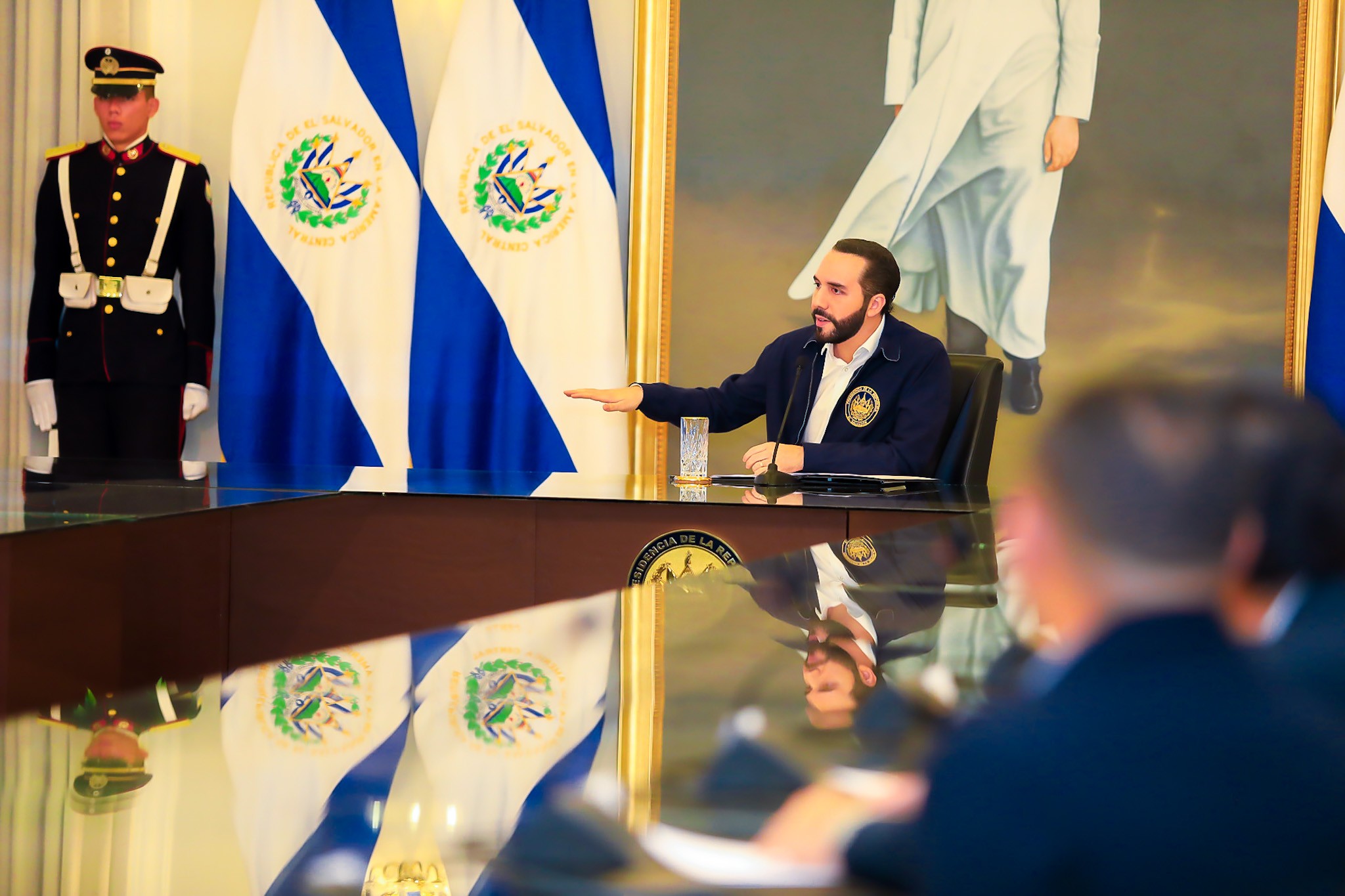 Presidente Bukele a transportistas: “Si mañana no hay un tan solo cobro indebido, el miércoles abrimos la mesa de diálogo” presidente-bukele-a-transportistas-si-manana-no-hay-un-tan-solo-cobro-indebido-el-miercoles-abrimos-la-mesa-de-dialogo